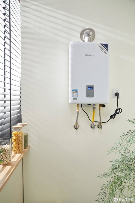 燃氣熱水器在工作時火焰呈黃焰并伴有黑煙是怎么回事?