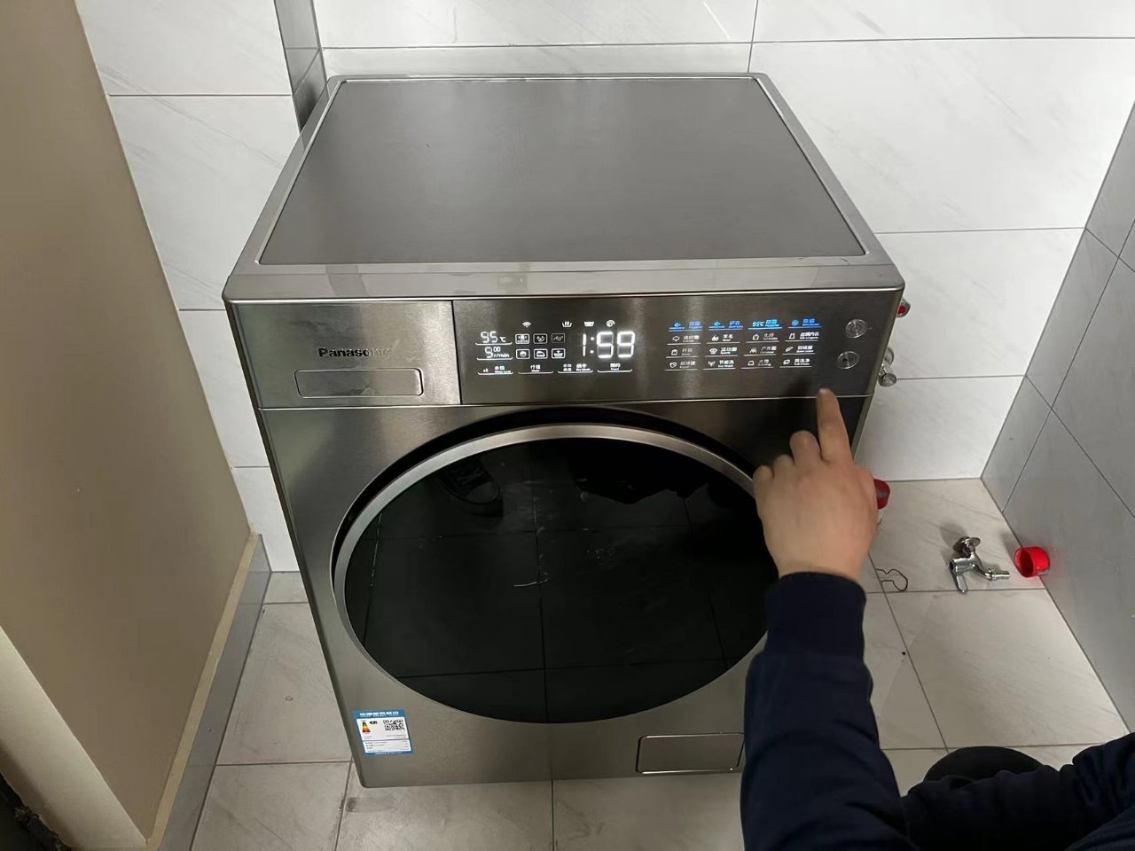 滾筒洗衣機上顯示E18故障，如何解決？