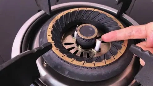 老板燃?xì)庠铧c不著火怎么辦?如何保養(yǎng)燃?xì)庠睿? />
</p>
<p style=